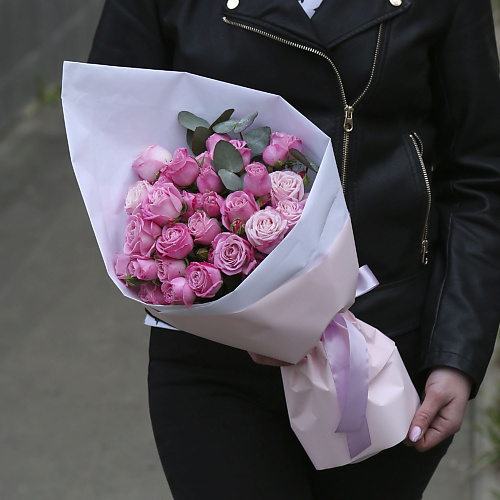 FLORPRO Букет из 5 розовых кустовых роз Леди Бомбастик с эвкалиптом, Букет из 5 розовых кустовых роз Леди Бомбастик с эвкалиптом
FLORPRO Букет из 5 розовых кустовых роз Леди Бомбастик с эвкалиптом, Букет из 5 розовых кустовых роз Леди Бомбастик с эвкалиптом