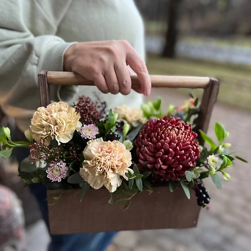 LE BOUQUET Букет из кофейных диантусов и крупной хризантемы в ящике, Букет из кофейных диантусов и крупной хризантемы в ящике
LE BOUQUET Букет из кофейных диантусов и крупной хризантемы в ящике, Букет из кофейных диантусов и крупной хризантемы в ящике