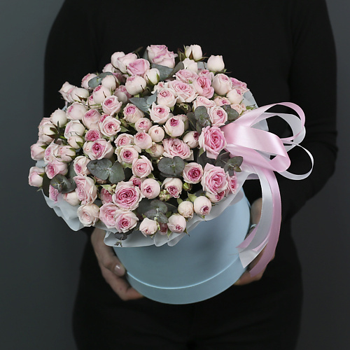 FLORPRO 25 нежно-розовых кустовых роз в шляпной коробке с эвкалиптом, 25 нежно-розовых кустовых роз в шляпной коробке с эвкалиптом
FLORPRO 25 нежно-розовых кустовых роз в шляпной коробке с эвкалиптом, 25 нежно-розовых кустовых роз в шляпной коробке с эвкалиптом