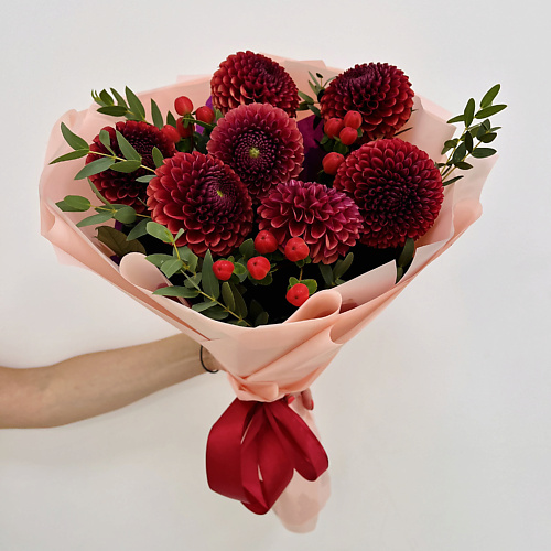 ЛЭТУАЛЬ FLOWERS Букет из георгин, эвкалипта и гиперикума, Букет из георгин, эвкалипта и гиперикума
ЛЭТУАЛЬ FLOWERS Букет из георгин, эвкалипта и гиперикума, Букет из георгин, эвкалипта и гиперикума