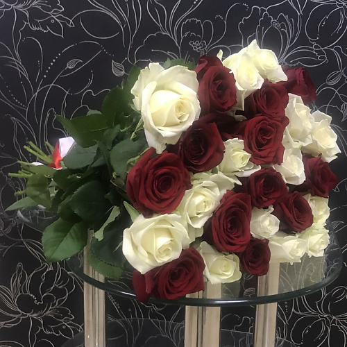 FLORPRO 25 красных Ред Наоми и белых Аваланч роз 40 см, 25 красных Ред Наоми и белых Аваланч роз 40 см
FLORPRO 25 красных Ред Наоми и белых Аваланч роз 40 см, 25 красных Ред Наоми и белых Аваланч роз 40 см