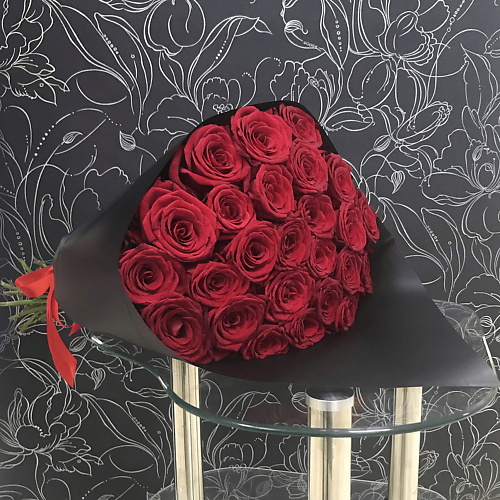 FLORPRO 25 красных роз Ред Наоми 60 см в черном крафте, 25 красных роз Ред Наоми 60 см в черном крафте
FLORPRO 25 красных роз Ред Наоми 60 см в черном крафте, 25 красных роз Ред Наоми 60 см в черном крафте