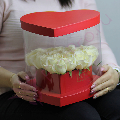 FLORPRO 25 белых роз в виде сердца в прозрачной коробке, 25 белых роз в виде сердца в прозрачной коробке
FLORPRO 25 белых роз в виде сердца в прозрачной коробке, 25 белых роз в виде сердца в прозрачной коробке