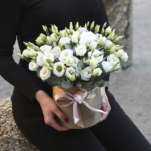 FLORPRO Коробка из белой эустомы с эвкалиптом "Мадмуазель", Коробка из белой эустомы с эвкалиптом "Мадмуазель"
FLORPRO Коробка из белой эустомы с эвкалиптом "Мадмуазель", Коробка из белой эустомы с эвкалиптом "Мадмуазель"