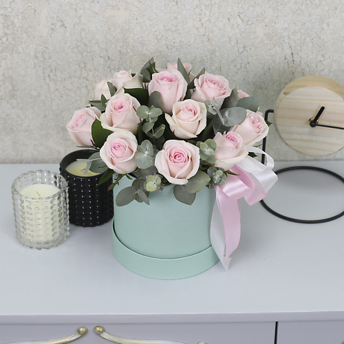 FLORPRO 15 розовых роз "Свит Ревиваль" с эвкалиптом в шляпной коробке, 15 розовых роз "Свит Ревиваль" с эвкалиптом в шляпной коробке
FLORPRO 15 розовых роз "Свит Ревиваль" с эвкалиптом в шляпной коробке, 15 розовых роз "Свит Ревиваль" с эвкалиптом в шляпной коробке