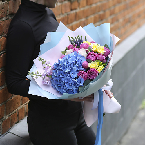 FLORPRO Букет с гортензией, кустовыми розами и фрезией "Момпансье", Букет с гортензией, кустовыми розами и фрезией "Момпансье"
FLORPRO Букет с гортензией, кустовыми розами и фрезией "Момпансье", Букет с гортензией, кустовыми розами и фрезией "Момпансье"