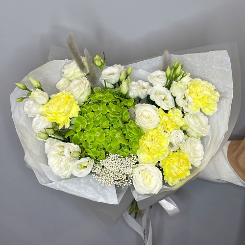 ELEVEN FLOWERS Яркий букет с гортензией и пионовидными розами, Яркий букет с гортензией и пионовидными розами
ELEVEN FLOWERS Яркий букет с гортензией и пионовидными розами, Яркий букет с гортензией и пионовидными розами