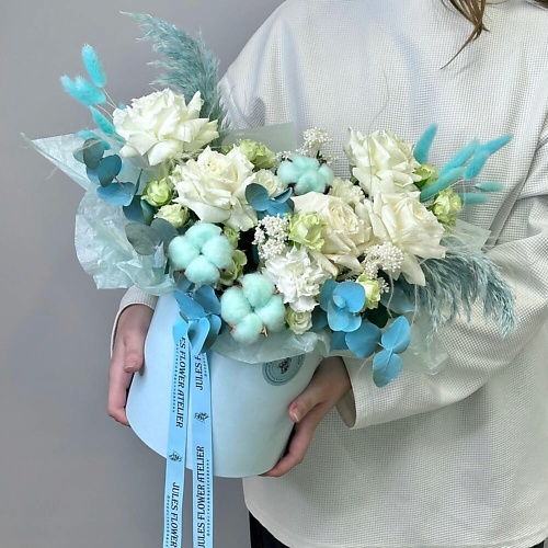 JULES FLOWER ATELIER «Мятный бриз» Цветы в коробке с розой плайя бланка, диантусом и хлопком, «Мятный бриз» Цветы в коробке с розой плайя бланка, диантусом и хлопком
JULES FLOWER ATELIER «Мятный бриз» Цветы в коробке с розой плайя бланка, диантусом и хлопком, «Мятный бриз» Цветы в коробке с розой плайя бланка, диантусом и хлопком