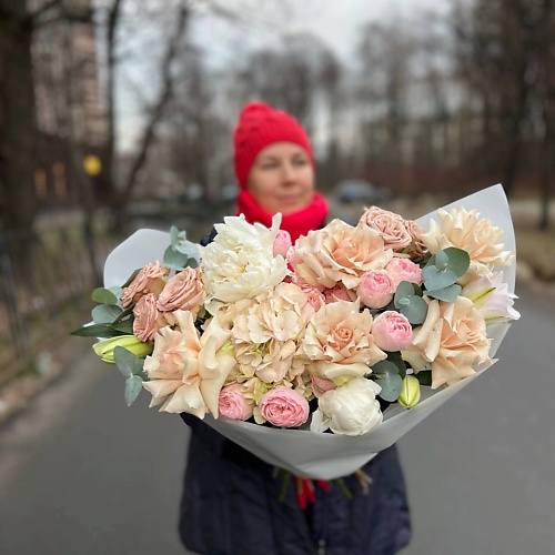 LE BOUQUET Кремовый букет из пионов лилий пионовидных роз и гортензии, Кремовый букет из пионов лилий пионовидных роз и гортензии
LE BOUQUET Кремовый букет из пионов лилий пионовидных роз и гортензии, Кремовый букет из пионов лилий пионовидных роз и гортензии