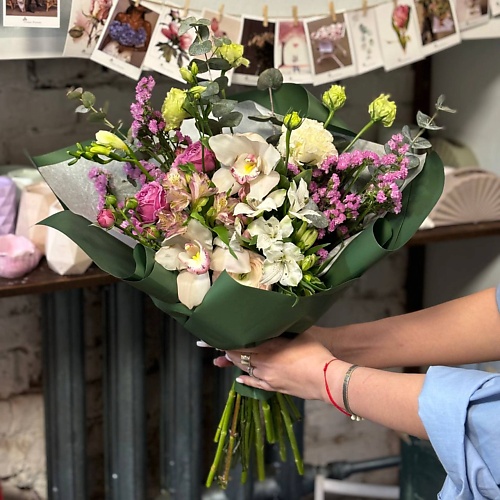 YULIA FLOWER Букет "Изумрудный шелк" с орхидеей , альстромерией, статицей, Букет "Изумрудный шелк" с орхидеей , альстромерией, статицей
YULIA FLOWER Букет "Изумрудный шелк" с орхидеей , альстромерией, статицей, Букет "Изумрудный шелк" с орхидеей , альстромерией, статицей