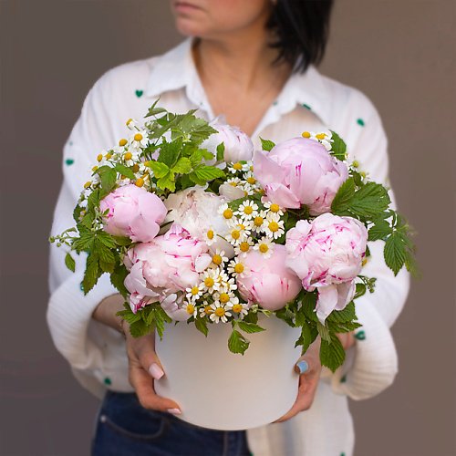 ЛЭТУАЛЬ FLOWERS Букет пионов с ромашками в коробке "Эмили", Букет пионов с ромашками в коробке "Эмили"
ЛЭТУАЛЬ FLOWERS Букет пионов с ромашками в коробке "Эмили", Букет пионов с ромашками в коробке "Эмили"