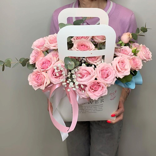 FLEUR DE FEE ЦВЕТОЧНАЯ ФЕЯ Букет из кустовых розовых роз Старблаш в сумочке, Букет из кустовых розовых роз Старблаш в сумочке
FLEUR DE FEE ЦВЕТОЧНАЯ ФЕЯ Букет из кустовых розовых роз Старблаш в сумочке, Букет из кустовых розовых роз Старблаш в сумочке