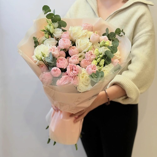 CHALET GREEN Авторский букет из кустовых пионовидных роз Менсфилд Парк и белых роз, Авторский букет из кустовых пионовидных роз Менсфилд Парк и белых роз
CHALET GREEN Авторский букет из кустовых пионовидных роз Менсфилд Парк и белых роз, Авторский букет из кустовых пионовидных роз Менсфилд Парк и белых роз