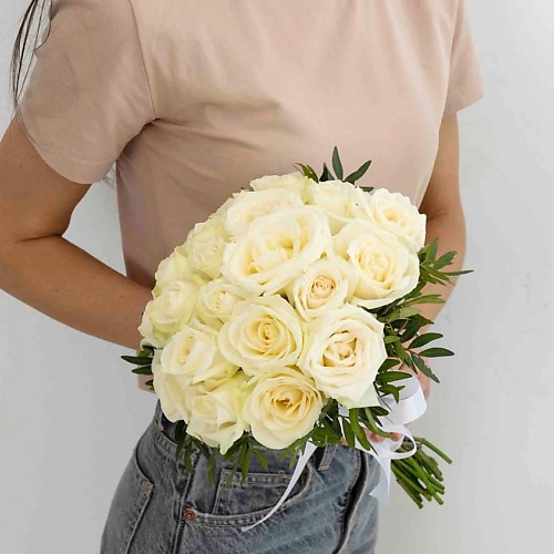 Букет живых цветов ЛЭТУАЛЬ FLOWERS Букет невесты из белых роз