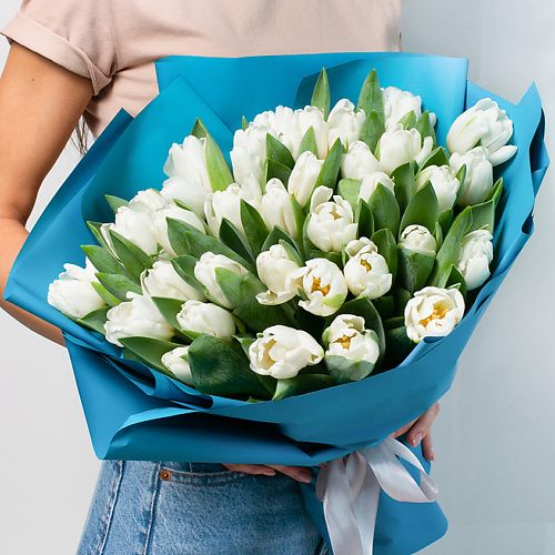 ЛЭТУАЛЬ FLOWERS Букет из белых тюльпанов 35 шт. лэтуаль flowers букет из высоких красно белых роз эквадор 25 шт 70 см