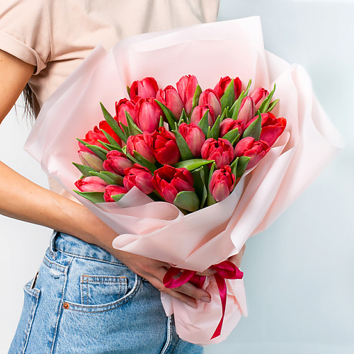 ЛЭТУАЛЬ FLOWERS Букет из красных тюльпанов 25 шт. лэтуаль flowers букет из красных роз кения 51 шт 35 см