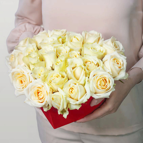Букет живых цветов ЛЭТУАЛЬ FLOWERS Сердце из белых роз букет живых цветов лэтуаль flowers композиция из роз и гвоздик в коробке тайное признание