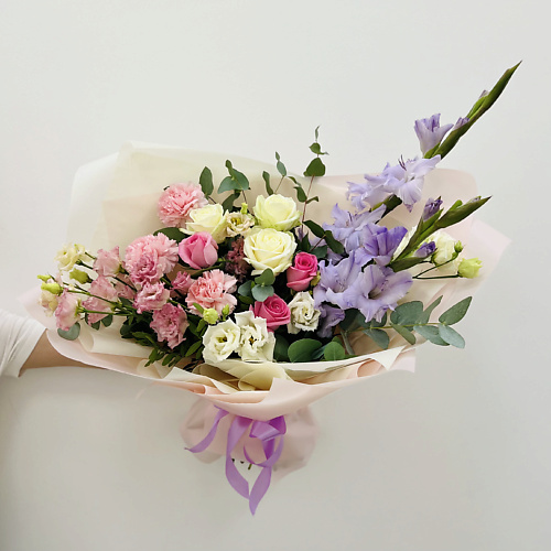 ЛЭТУАЛЬ FLOWERS Букет из роз, гладиолусов, эустом и диантусов лэтуаль flowers букет из гладиолусов 5 шт