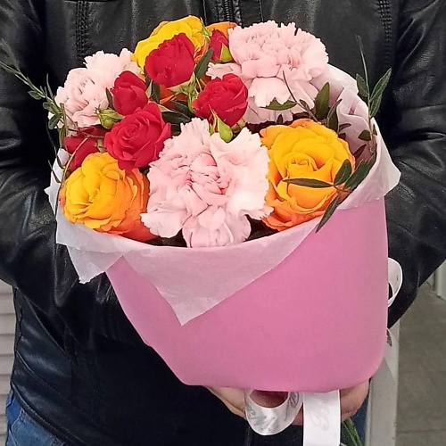 Букет живых цветов VORNIKOV BOUQUETS Букет с розами Райское наслаждение корзина с конфетами и клубникой райское наслаждение 86