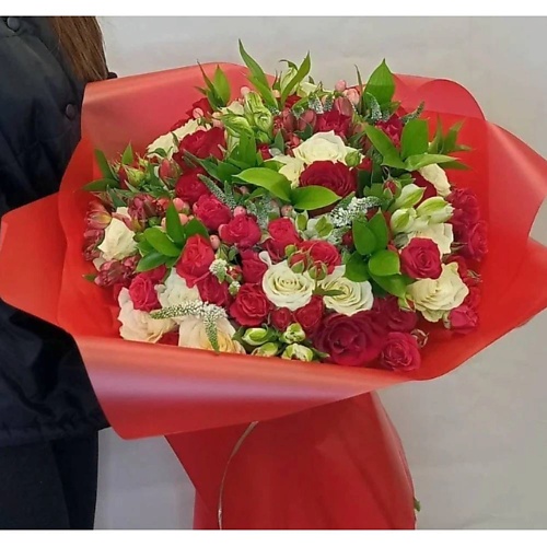 VORNIKOV BOUQUETS Букет с розами В самое сердце кукла интерьерная гном в колпаке с ромашкой и розами 36х7х6 см см