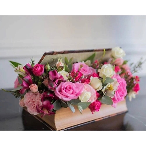 Букет живых цветов VORNIKOV BOUQUETS Цветы в коробке Книга о любви