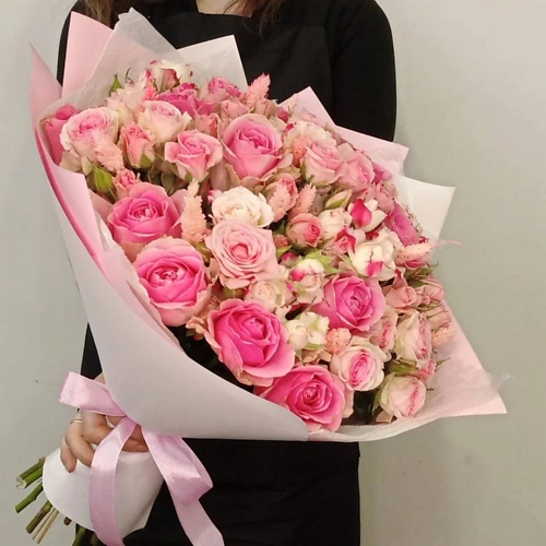 VORNIKOV BOUQUETS Букет с розами Розовая фантазия кукла интерьерная бабуся в колпаке с ромашкой и розами 36х7х6 см см