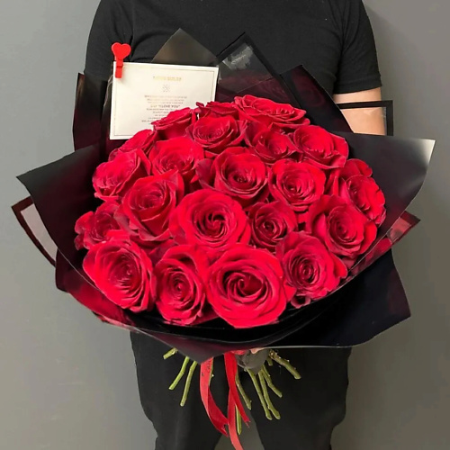 PINKBUKET Букет из 21 красной розы в черном оформлении Elite B pinkbuket коробочка box adel из розы и кустовой розы