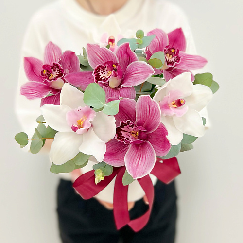 ЛЭТУАЛЬ FLOWERS Орхидеи с эвкалиптом в  коробке Цветочный десерт / букет из орхидей / букет цветов MPL317331