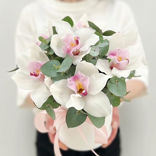 ЛЭТУАЛЬ FLOWERS Орхидеи с эвкалиптом в  коробке Романтика / букет из орхидей / букет цветов MPL317342