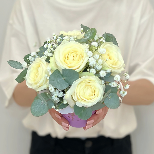 Букет живых цветов ЛЭТУАЛЬ FLOWERS Букет из роз, гипсофилы и Эвкалипта в стакане Жасмин