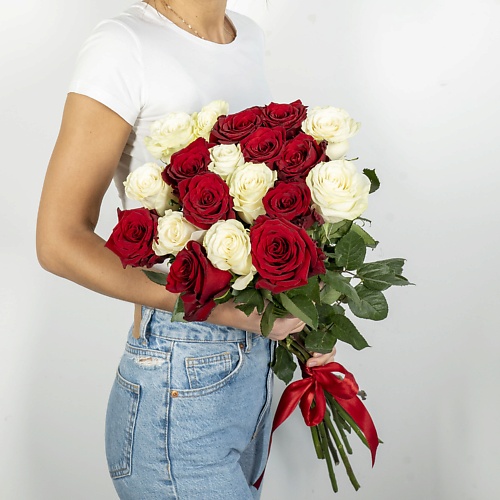 букет из 19 роз 70 см Букет живых цветов ЛЭТУАЛЬ FLOWERS Букет из высоких красно-белых роз Эквадор 19 шт. (70 см)