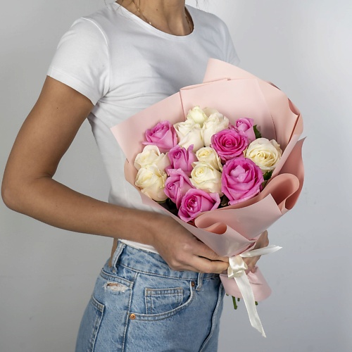 Букет живых цветов ЛЭТУАЛЬ FLOWERS Букет из белых и розовых роз Россия 15 шт. (40 см)