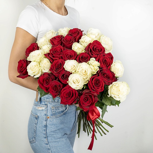 Букет живых цветов ЛЭТУАЛЬ FLOWERS Букет из высоких красно-белых роз Эквадор 35 шт. (70 см)