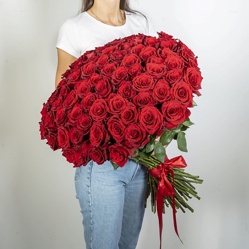 ЛЭТУАЛЬ FLOWERS Букет из высоких красных роз Эквадор 75 шт. (70 см) лэтуаль flowers букет живых ов из георгин 11 шт