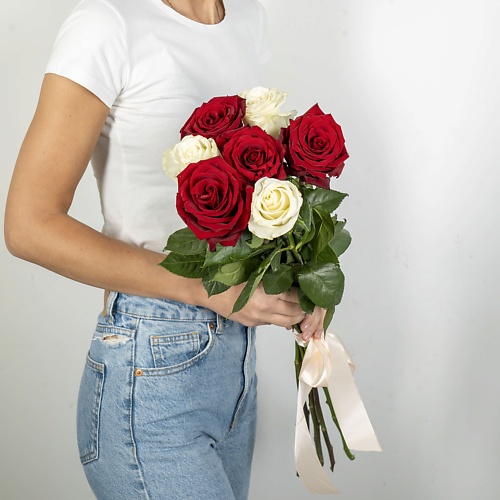 Букет живых цветов ЛЭТУАЛЬ FLOWERS Букет из высоких красно-белых роз Эквадор 7 шт. (70 см)