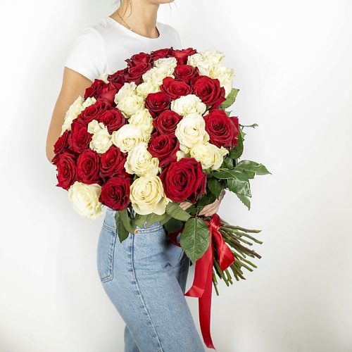 Букет живых цветов ЛЭТУАЛЬ FLOWERS Букет из высоких красно-белых роз Эквадор 45 шт. (70 см)
