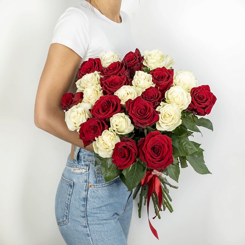 Букет живых цветов ЛЭТУАЛЬ FLOWERS Букет из высоких красно-белых роз Эквадор 25 шт. (70 см)