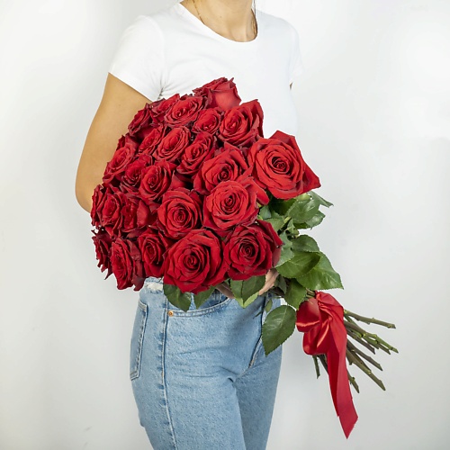 цена Букет живых цветов ЛЭТУАЛЬ FLOWERS Букет из высоких красных роз Эквадор 35 шт. (70 см)