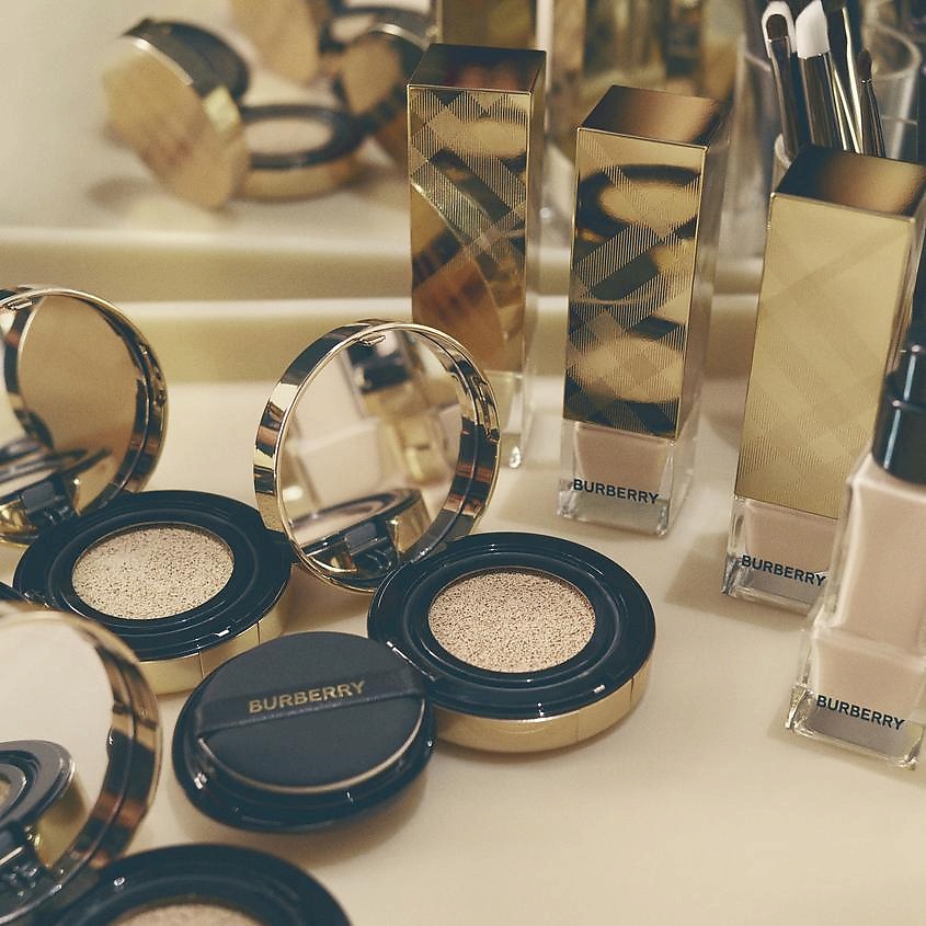 

BURBERRY Тональная основа Ultimate Glow, Тональная основа Ultimate Glow