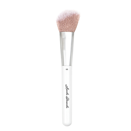 цена Кисть для лица LANDA BRANDA Кисть для контуринга скошенная средняя SCULPTING BRUSH