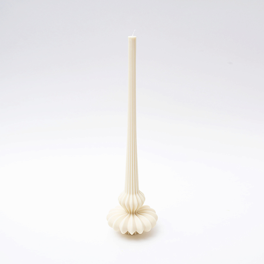 Изображение товара Декоративная свеча из натурального воска в молочном цвете ручной работы
