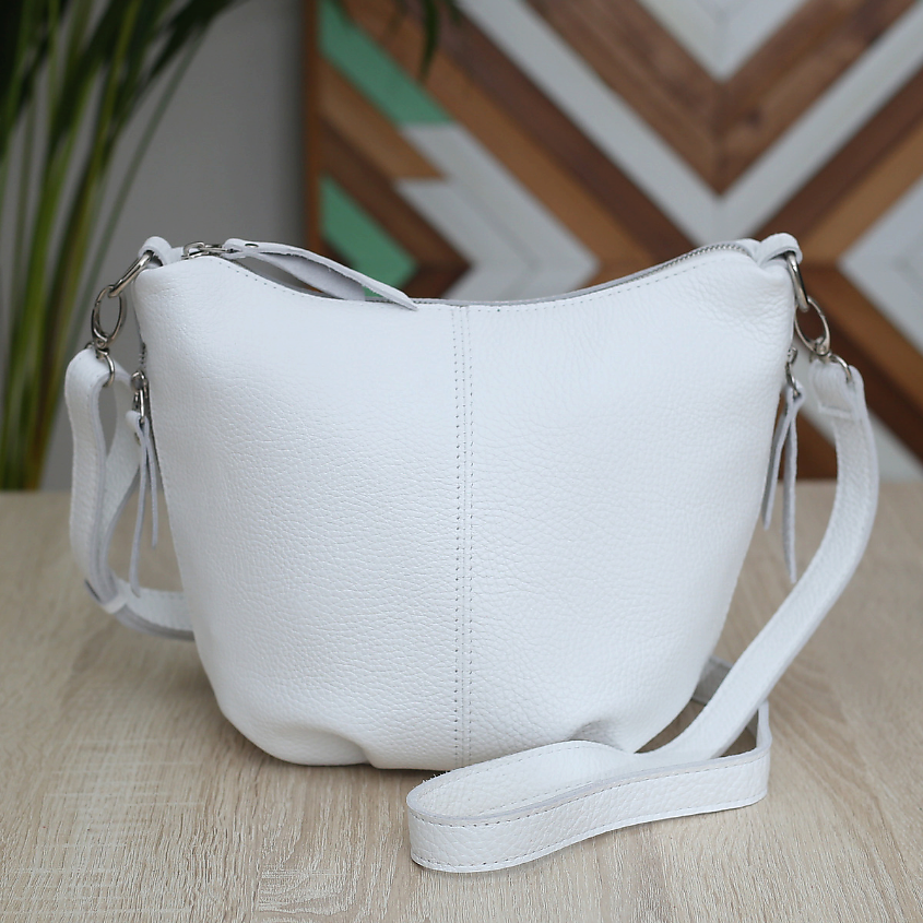 Изображение товара Кожаная сумка кросс-боди через плечо AKTORRIS белая натуралка стильная и практичная