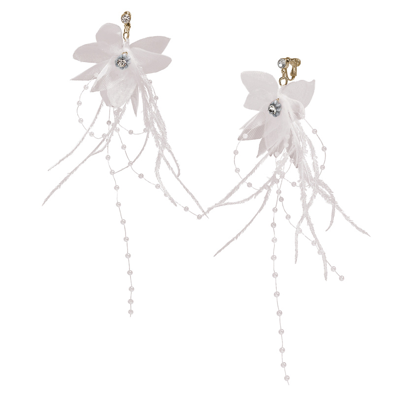 Изображение товара Серьги-клипсы NOTHING BUT LOVE Роза Марена украшены бусинами и перьями