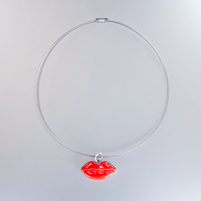 Изображение товара Колье с подвеской Целую губы Л от La Palme - авторская бижутерия
