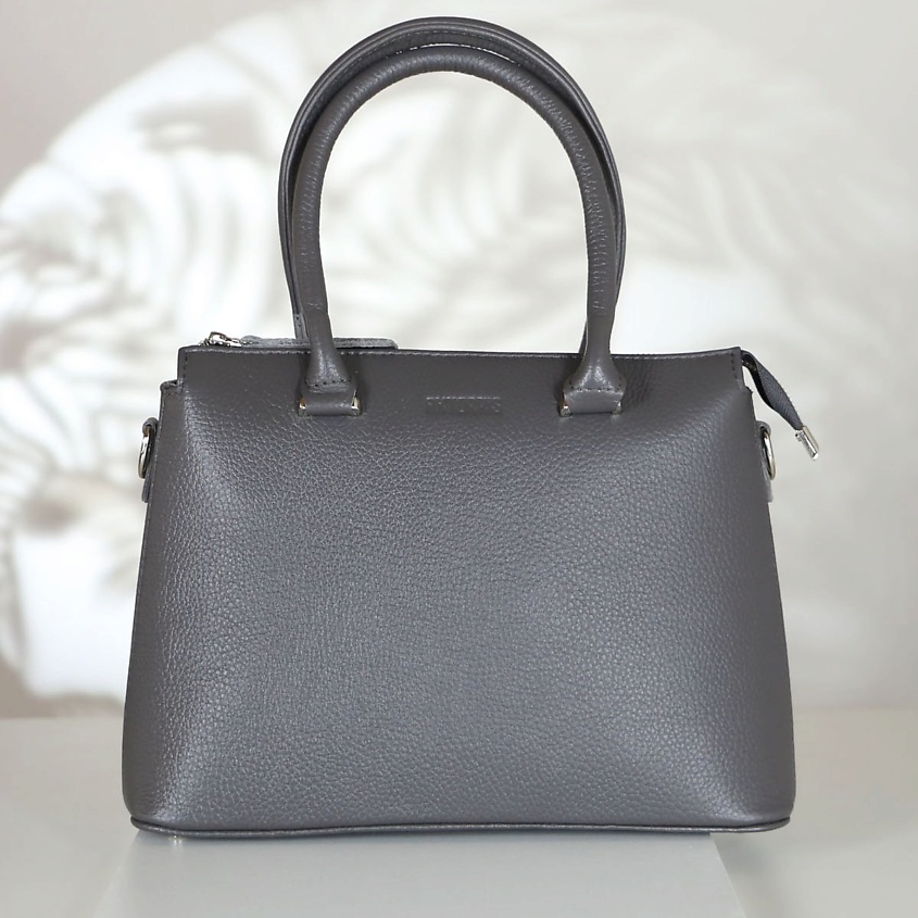 Изображение товара Женская кожаная сумка тоут AKTORRIS из натуральной кожи с ремнем и карманами