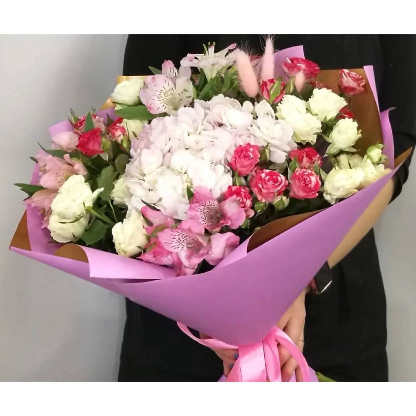 Изображение товара VORNIKOV BOUQUETS Букет с гортензией Шикарный день, Гортензия (1 шт.), роза кустовая (6 шт.), альстромерия (3 шт.), лагурус писташ, упаковка дизайнерская, витамины и инструкция по уходу за букетом (30х45 см)