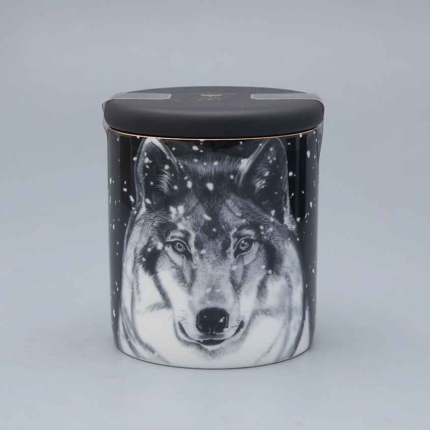 Изображение товара Ароматическая свеча Тотем Волк из фарфора с натуральным ароматом для интерьера