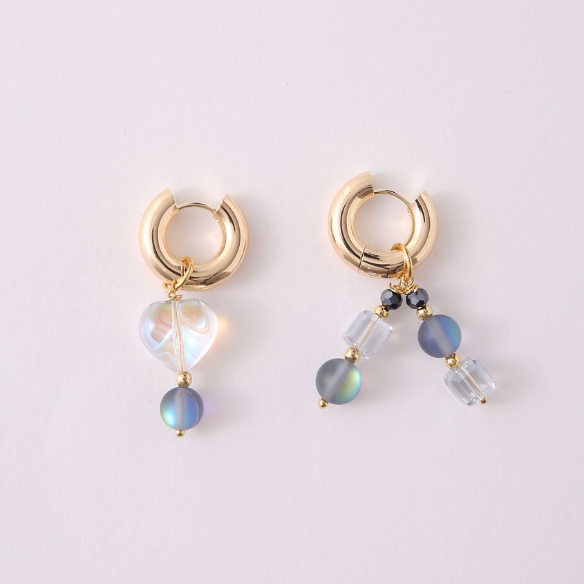 Изображение товара VELTOM Серьги с сердцем, Белый