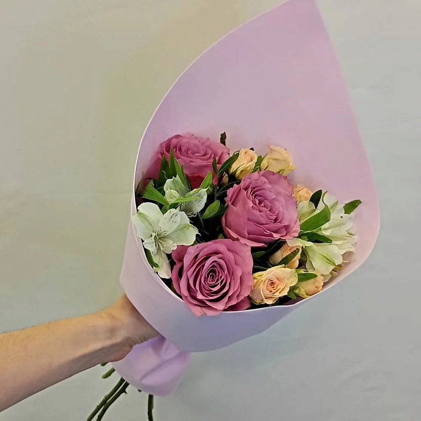 Изображение товара Букет с розами Магия VORNIKOV BOUQUETS с фоамиранской упаковкой