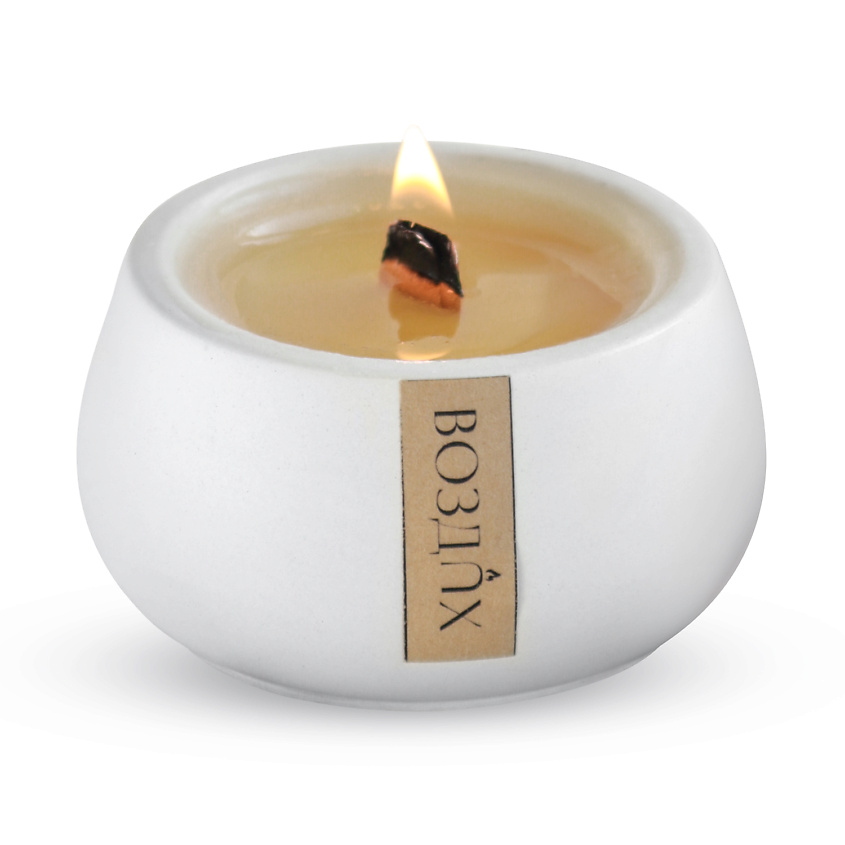 Изображение товара Ароматическая свеча с древесным фитилем Кожа и Сандал 70 мл ВОЗДUХ